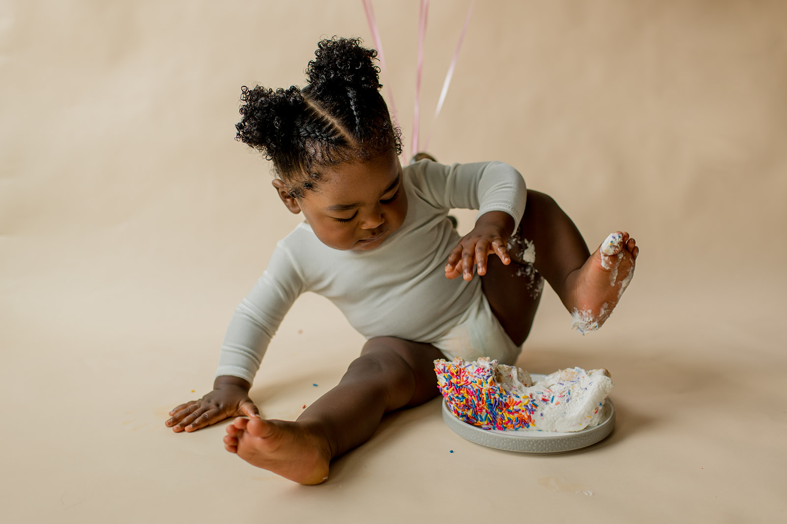 Simple, beautiful, neutral-toned first birthday cake smash session